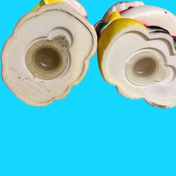 Santa and Mrs Claus Salt and Pepper Shaker Set - Picture 9 of 12